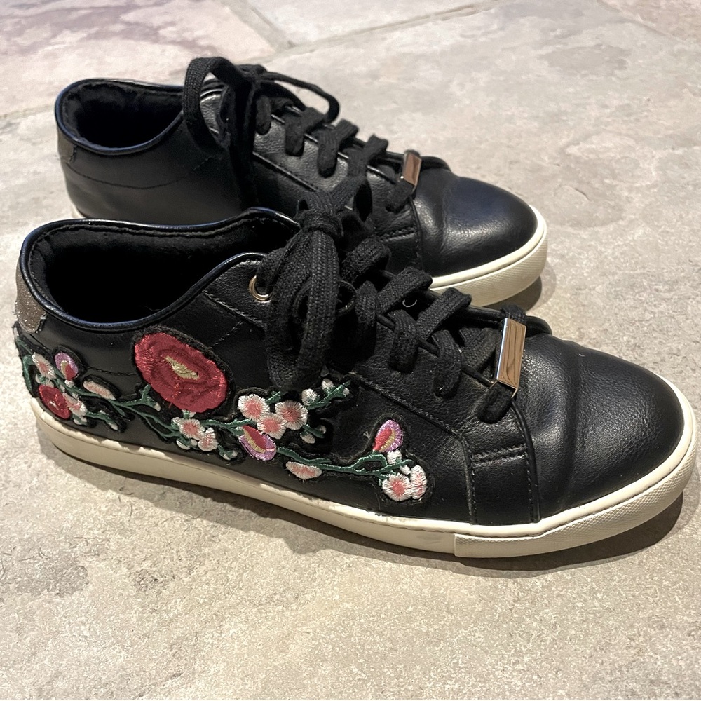Aldo Size 8.5 Womens Leather Sneaker